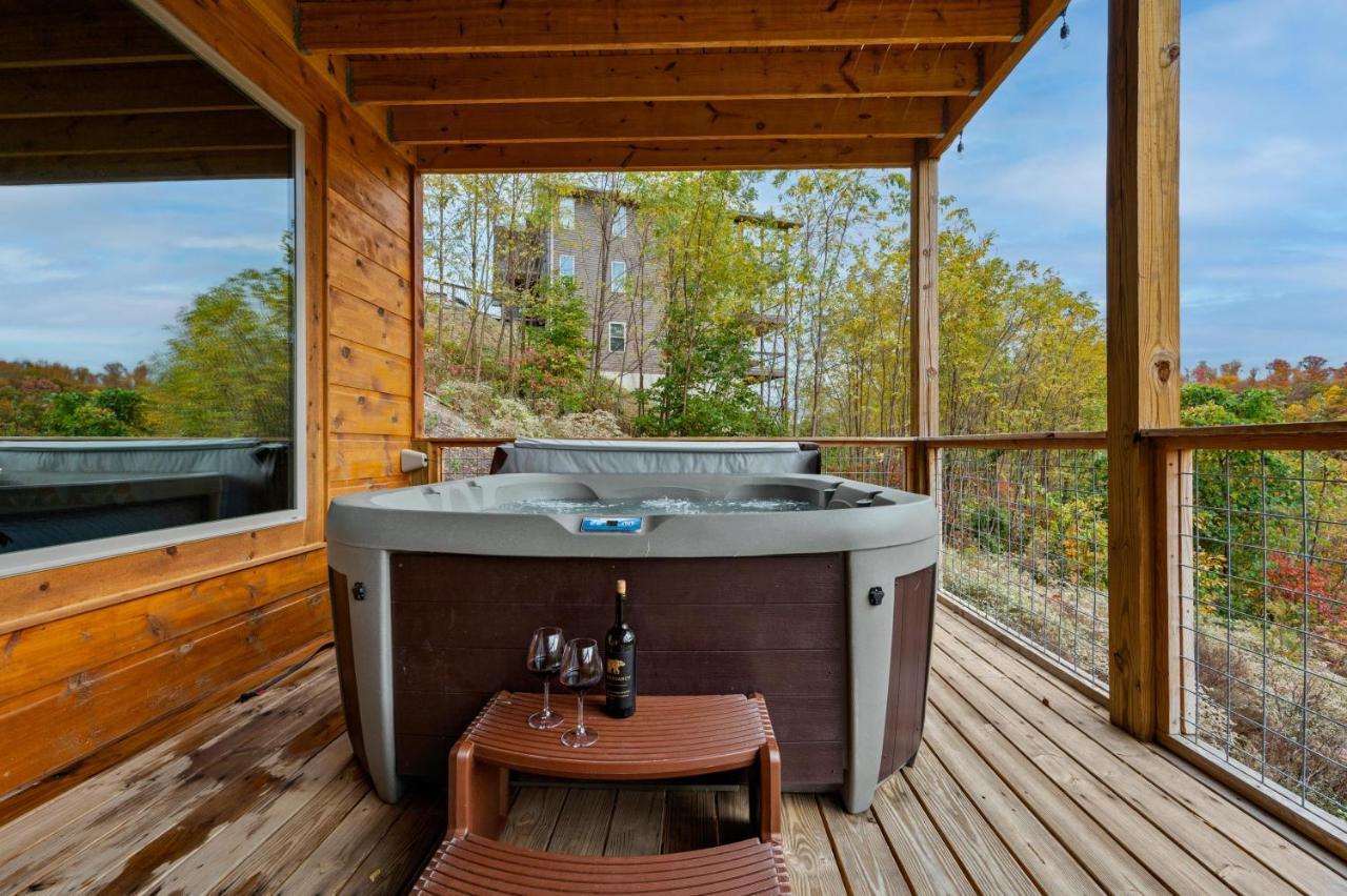 The Overlook - '21 Cabin - Gorgeous Unobstructed Views - Fire Pit Table - Gamerm - Hottub - Xbox - Lots Of Bears Gatlinburg Esterno foto